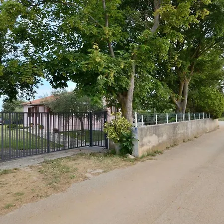 Дом отдыха House Marlu